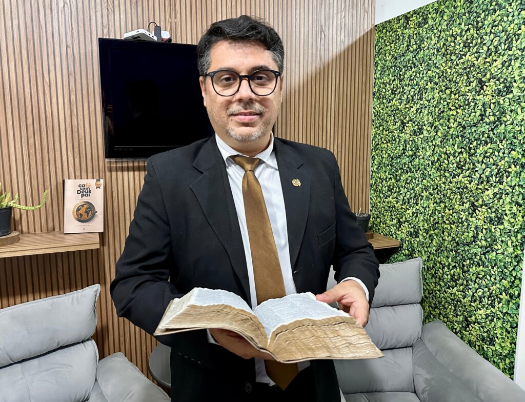 Câmara de Timóteo aprova Bíblia como recurso paradidático em escolas soaquinoticias